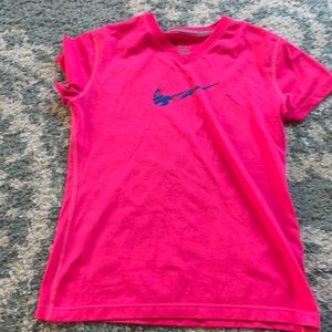 Nike pink t shirt in good condition.